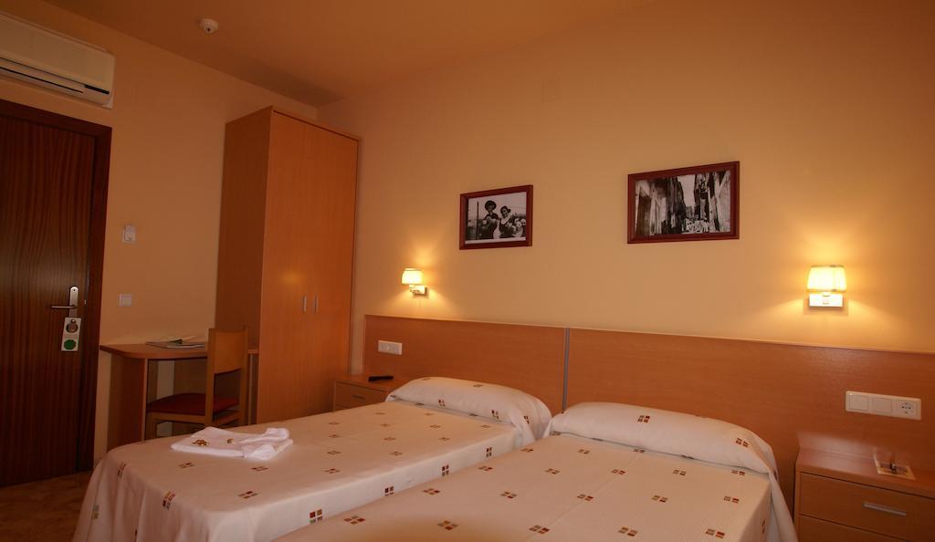 Hotel Mont-Roig Extérieur photo